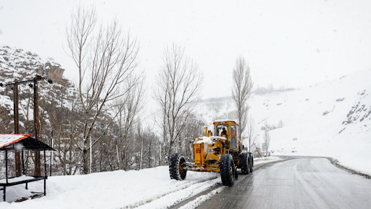 جادههای برفی و پُرترافیک امروز اعلام شد