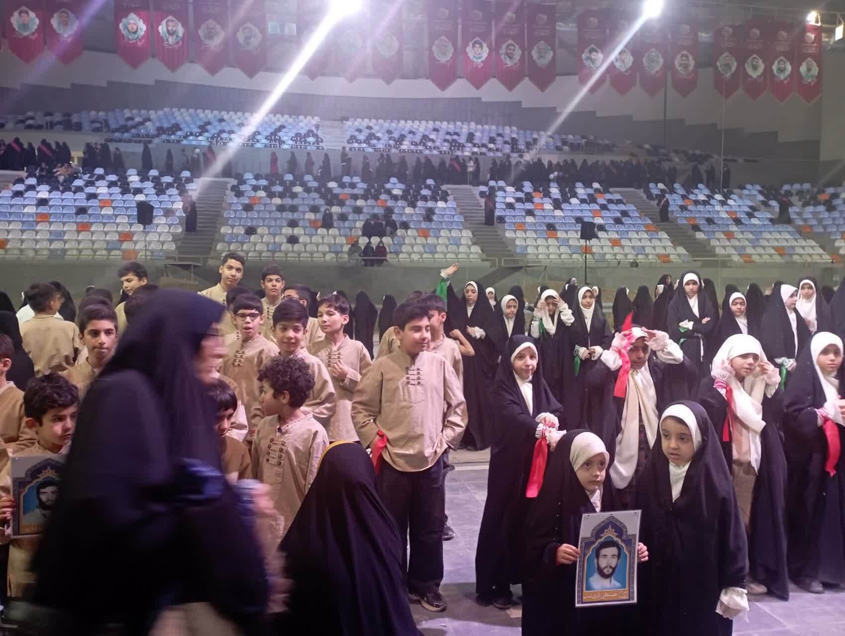 گزارش تصویری از برگزاری مراسم کنگره پنج هزار و ۵۸۰ شهید استان البرز