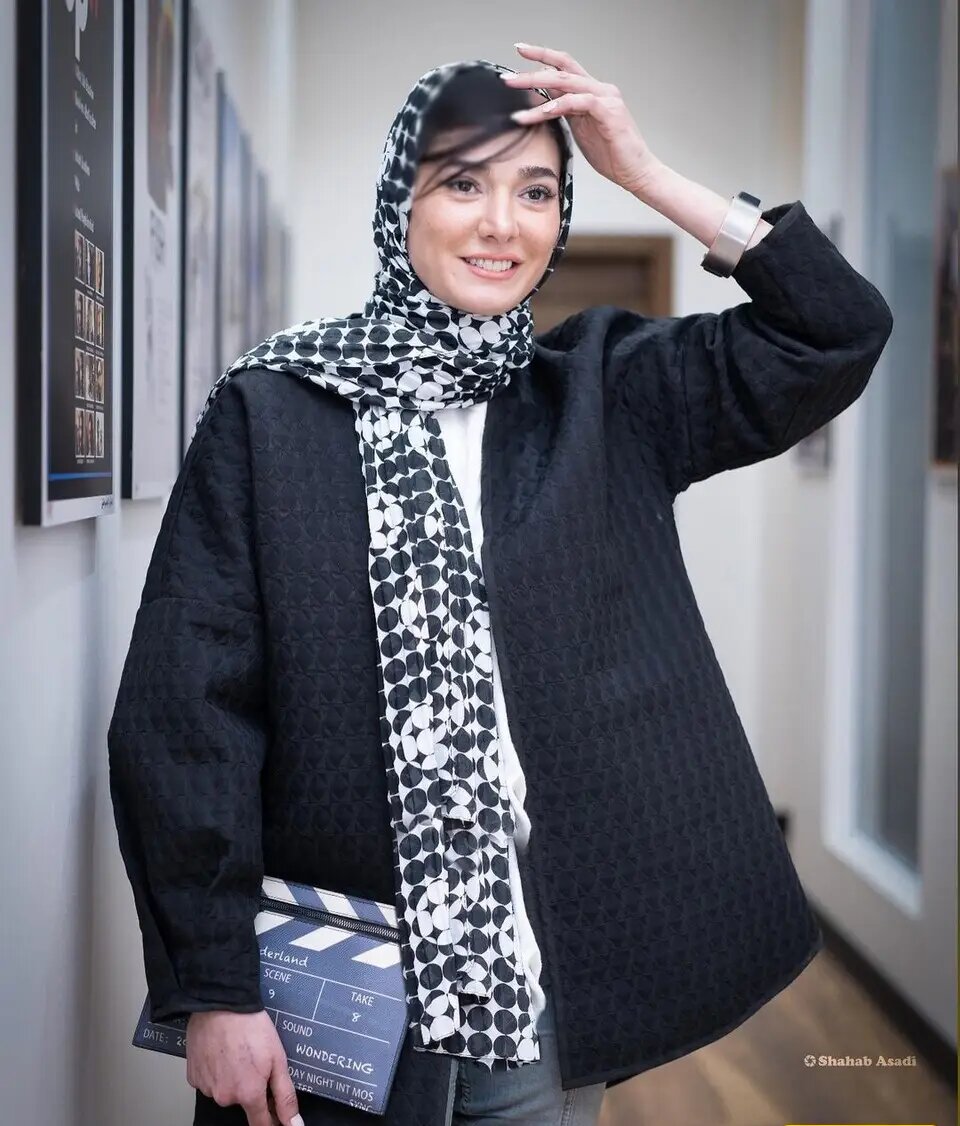 چهره‌ها/ استایل کژوال مینا وحید با اکسسوری جذابش