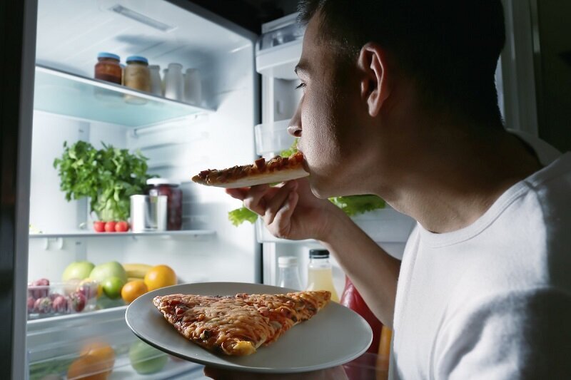 خطرات دیر غذا خوردن که نمی‌دانستید | چکار کنیم دیر غذا نخوریم؟