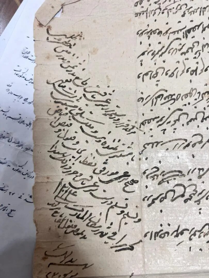 جای خالی مرکز نگهداری اسناد و مکاتبات تاریخی در بستک/ قدیمی‌ترین سند تاریخی بستک تکه تکه شده است