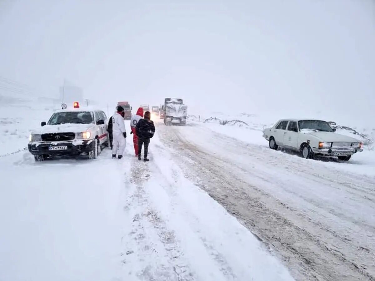 مسدود شدن تعدادی از محورهای روستایی استان یزد در پی بارش برف