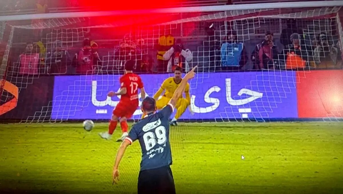 کری تند گلزن تراکتور علیه وینگر پرسپولیس: عینک لازمی! (عکس)