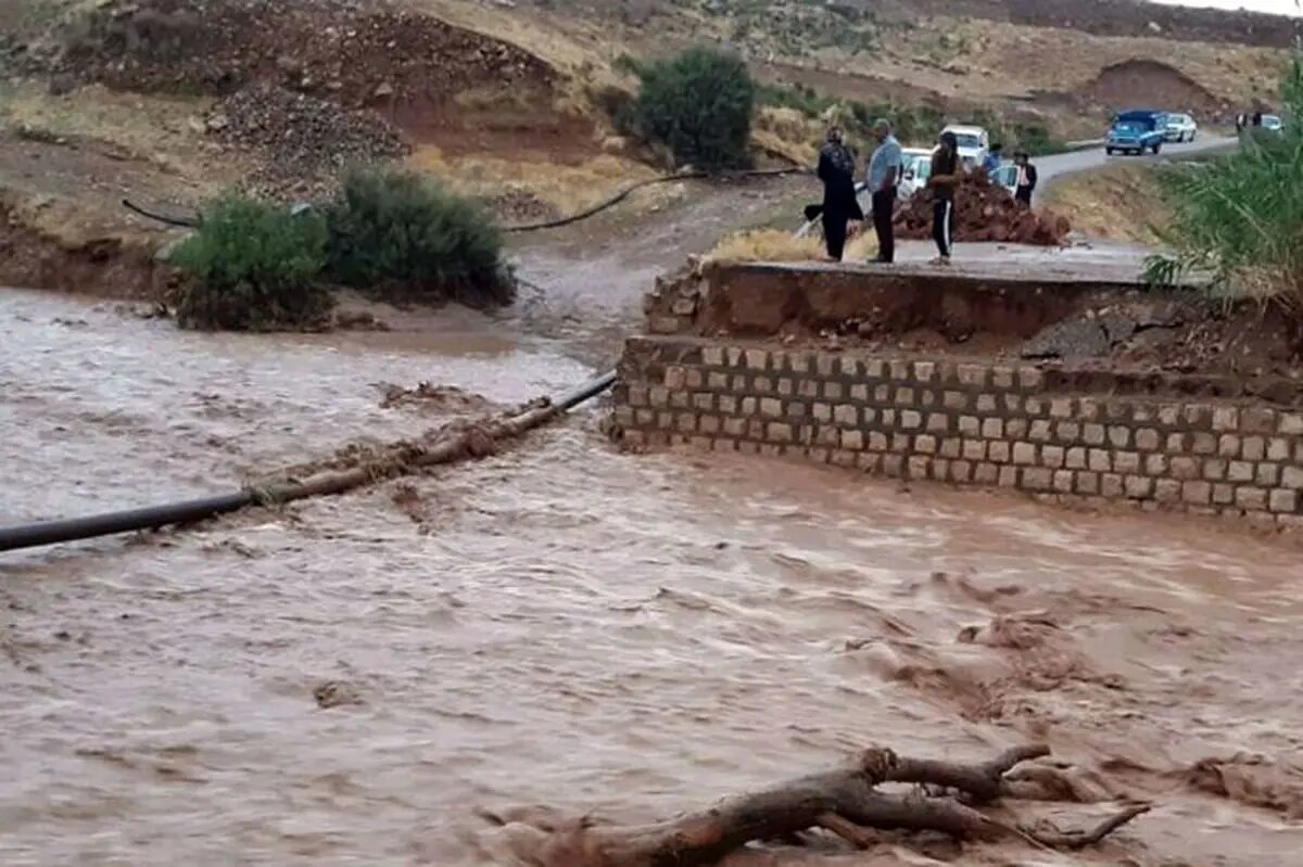 بسته شدن 2 جاده اصلی و 29 راه فرعی در هرمزگان / قطعی برق 6000 مشترک