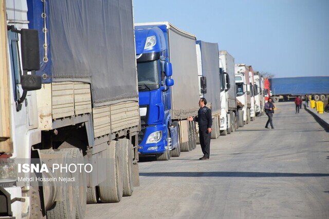 ترافیک مرزی و زیان صادرکنندگان در آستارا/ پیگیری‌های دیپلماتیک ادامه دارد