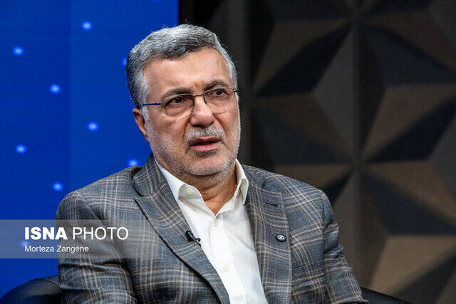 خرید ۶۰۰ میلیون دلار دارو و مشکل در انتقال ارز / حضور ۱۷۵۰۰۰ پزشک در کشور