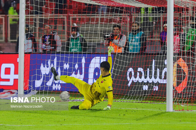 شب یلدایی فوتبال ایران؛ تراکتور کابوس پنالتی پرسپولیس را کامل کرد!