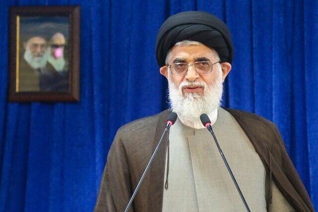 امام جمعه بندرانزلی: حوزه رسانه و تبلیغات از عرصههای مهم ایستادگی در برابر دشمن است