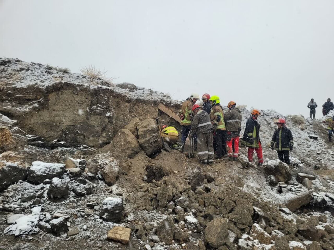 نجمی: یک کارتنخواب بر اثر ریزش سقف حفره در مشهد جان باخت
