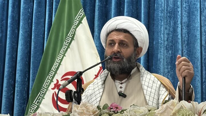 غلامی: دشمن به دنبال تغییر هویت ملت ایران است