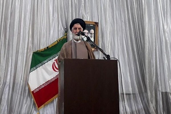 امام جمعه خاکعلی: دشمن با جنگ رسانهای به دنبال تسلط است