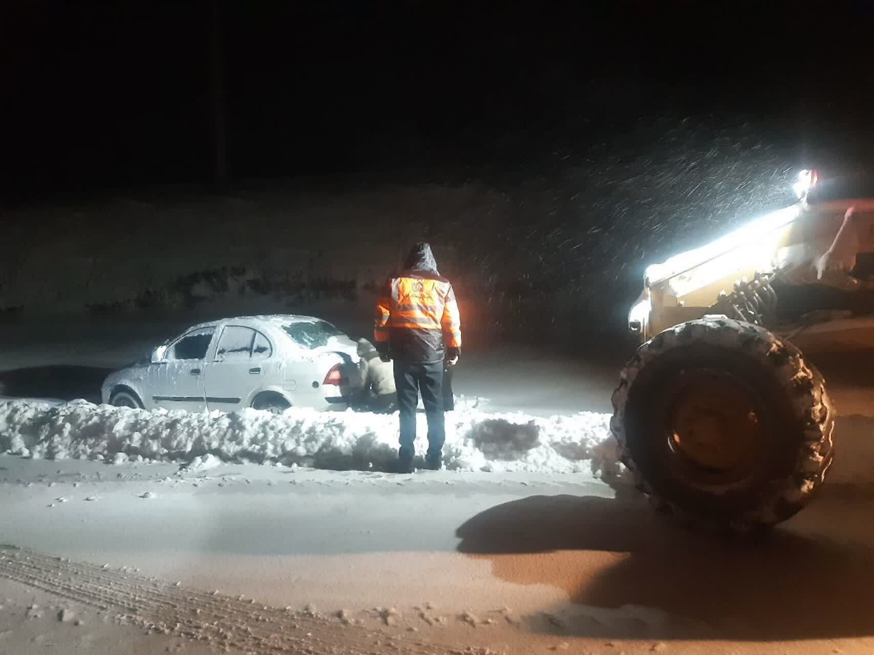امدادرسانی به ۱۸۱ خودرو در محورهای چهارمحال و بختیاری