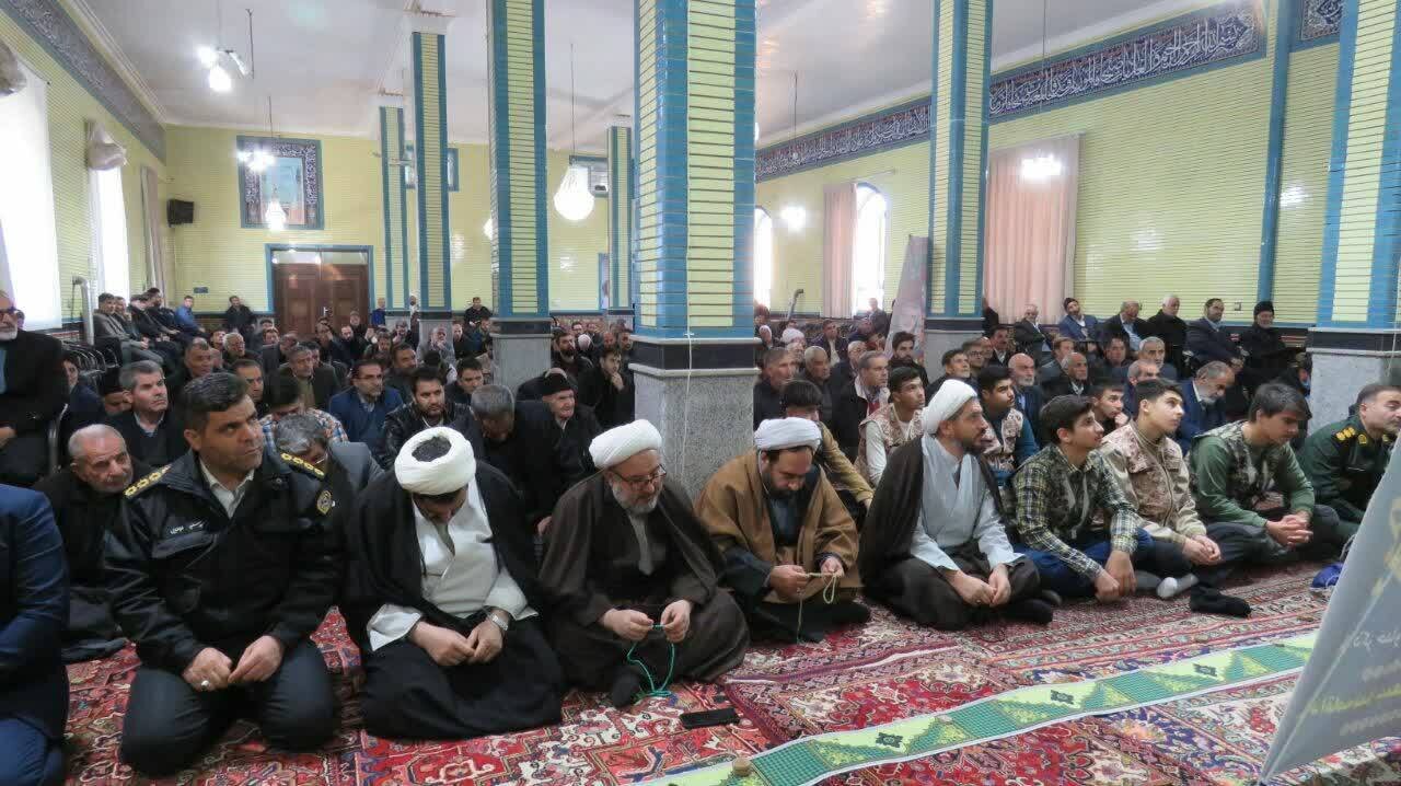 گزارش تصویری از صف آرایی‌ها هریسی‌ها در صف نماز جمعه