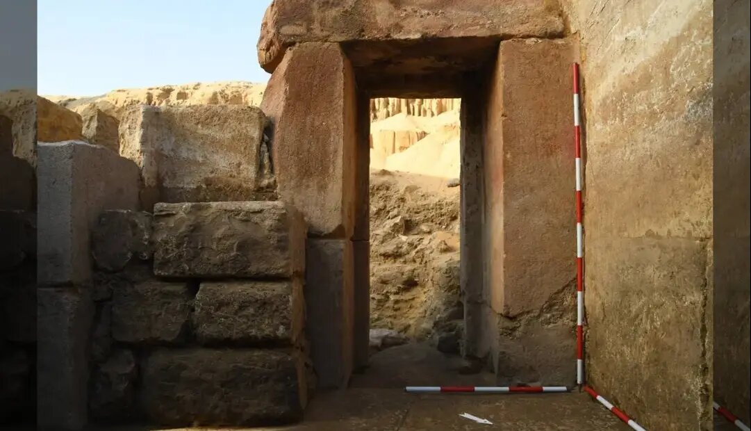 قطعه گمشده پازل فراعنه؛ دروازه ورودی معبد ایزد خورشید در مصر کشف شد