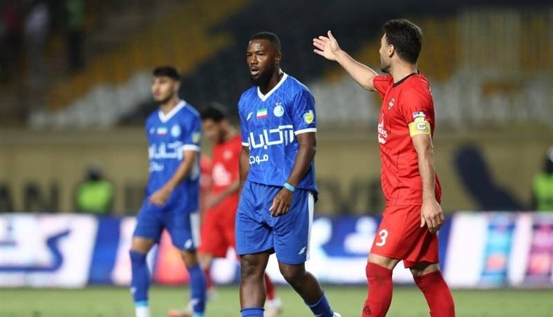 با وجود نارسایی قلبی، مهاجم استقلال با مجوز بازی میکند