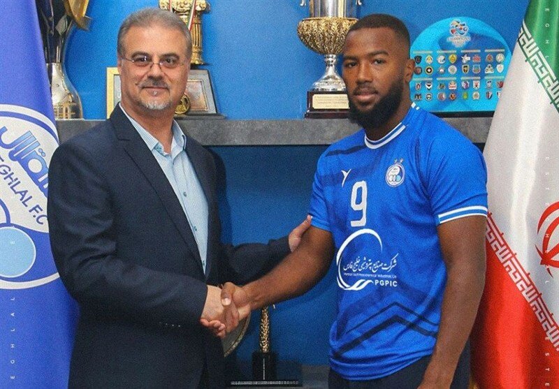 با وجود نارسایی قلبی، مهاجم استقلال با مجوز بازی میکند