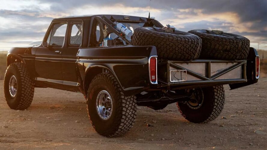 بازتولید جنونآمیز پیکاپ کلاسیک فورد با ۸۳۰ اسب بخار!