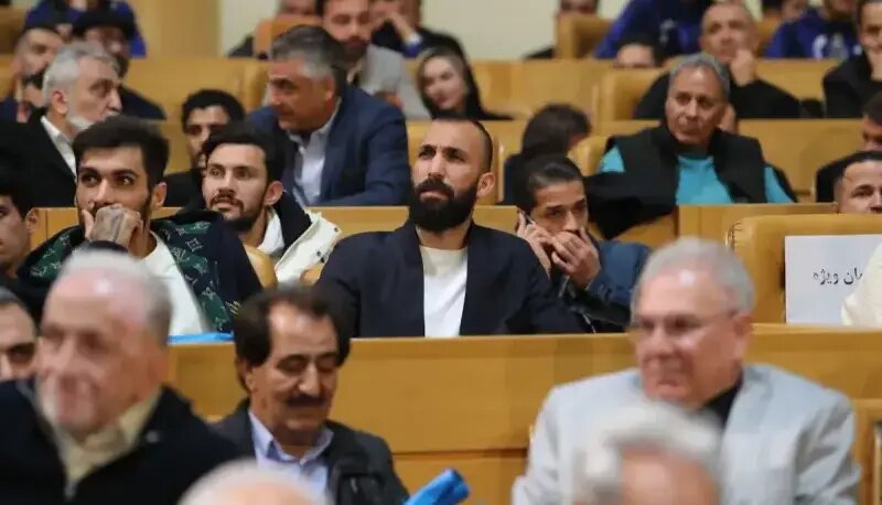 شارژ باتری آقاسی و آزادی در مرکز همایشها!