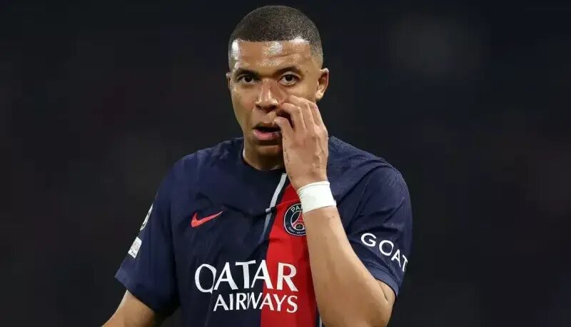 پیاسجی به امباپه تبریک گفت