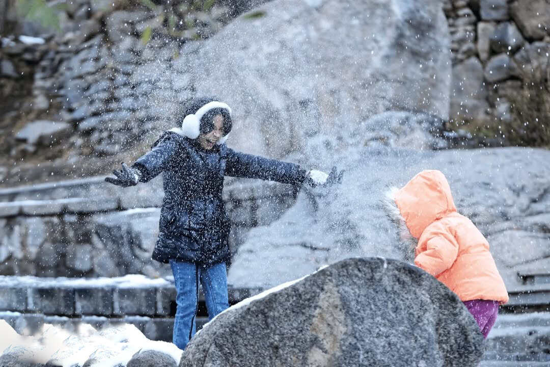 پالتوی برفی بر تن ایران