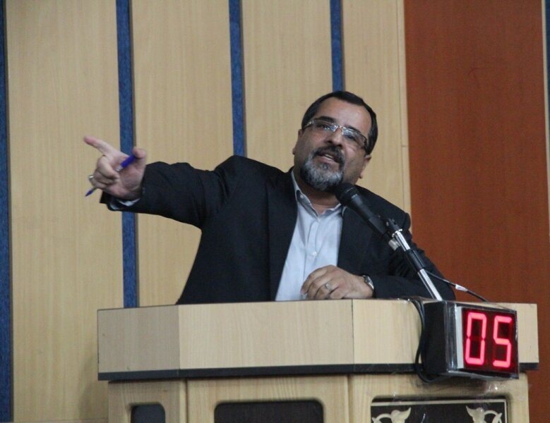 منظورم احمدی نژاد بود نه شهید رئیسی! + عکس