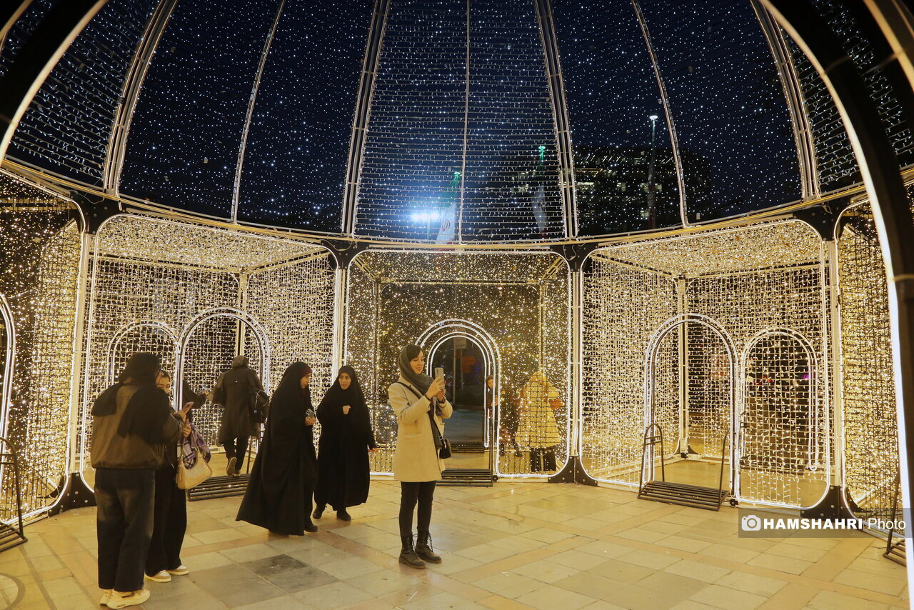 مهمانی نور در یک بوستان خاطرهانگیز