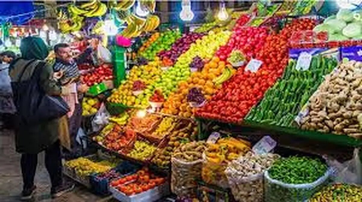فراوانی کالاهای اساسی در بازار شب یلدای استان مرکزی