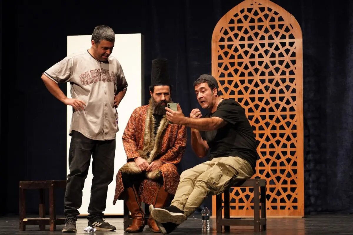 شمع شب چراغ نمایش «ناگهان پیت حلبی» روشن شد