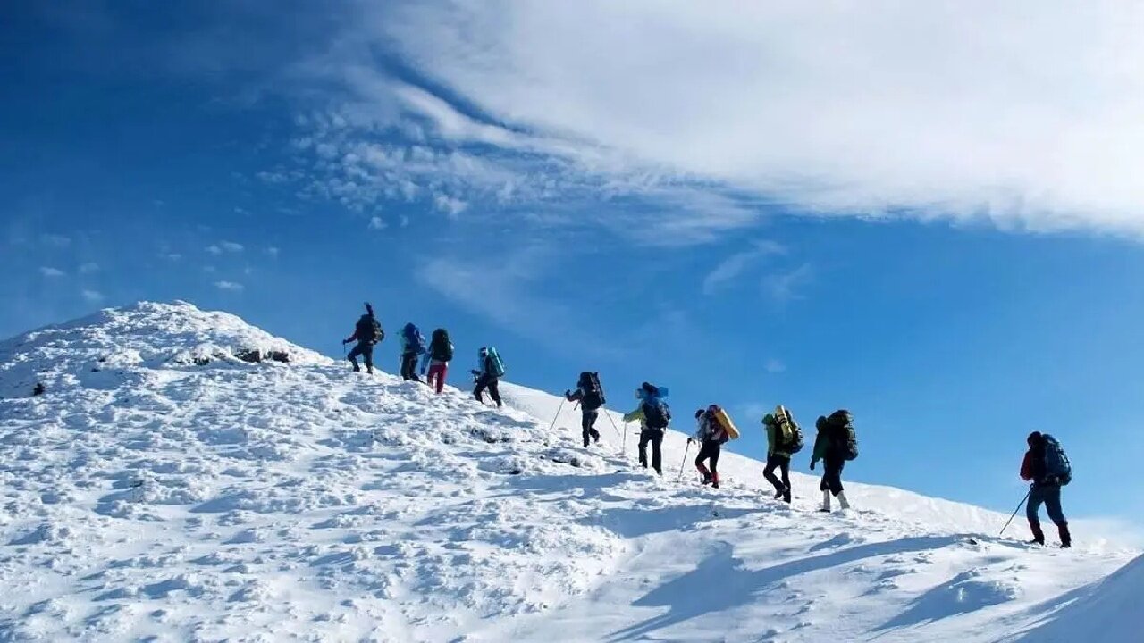 زنگ خطر حوادث زمستانی در لرستان به صدا درآمد؛ هشدار جدی به کوهنوردان و گردشگران