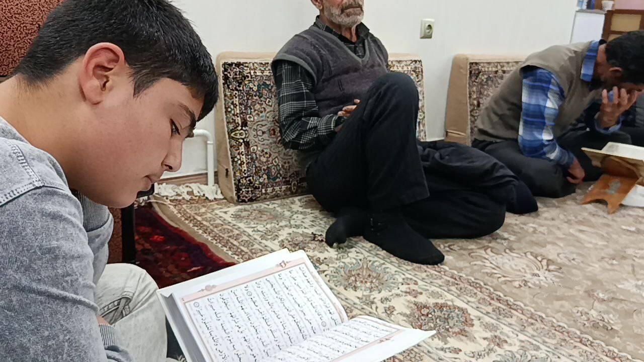 صدای دلنشین قرآن کریم در روستای توآباد پیچید + عکس