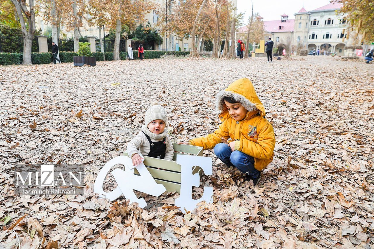 خش خش برگ‌های پاییزی در میدان مشق