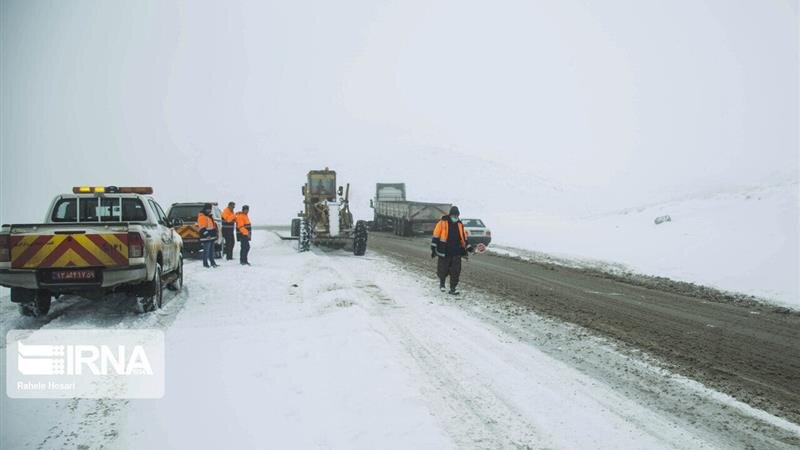 انسداد برخی محورهای مواصلاتی در شمال و جنوب کشور/ داشتن تجهیزات زمستانی الزامی است