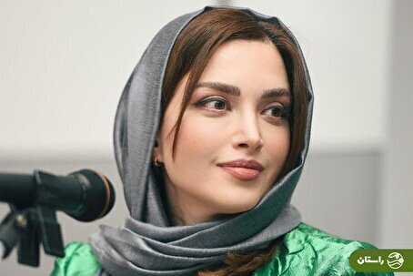 لبخندهای بهنوش طباطبایی در کنار علیرضا قربانی | استایل خاص خانم بازیگر را در این جشن سینمایی ببینید