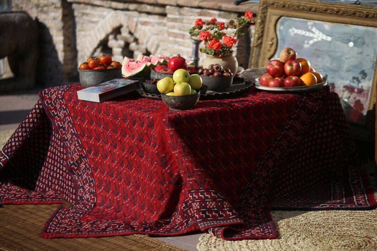 به سرخی انار، به قرمزی هندوانه