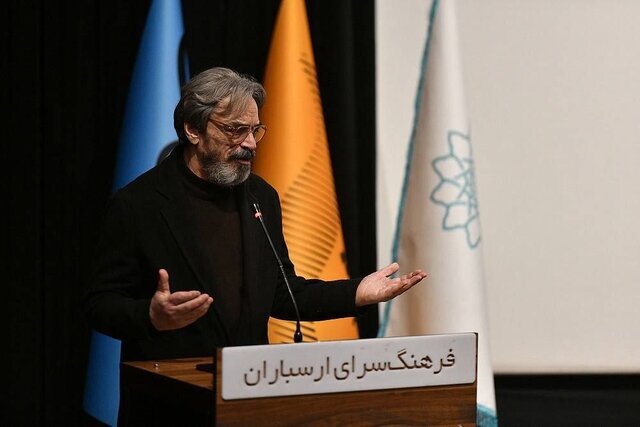 حسین علیزاده: مشکل، موسیقی‌ بازاری و پول‌ کثیف پشت آن است