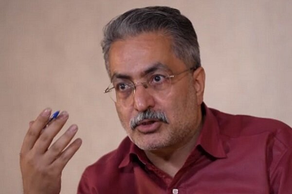 نه انقلابی اسطورهای، نه روحانی درباری، آنگونه که اسناد میگویند