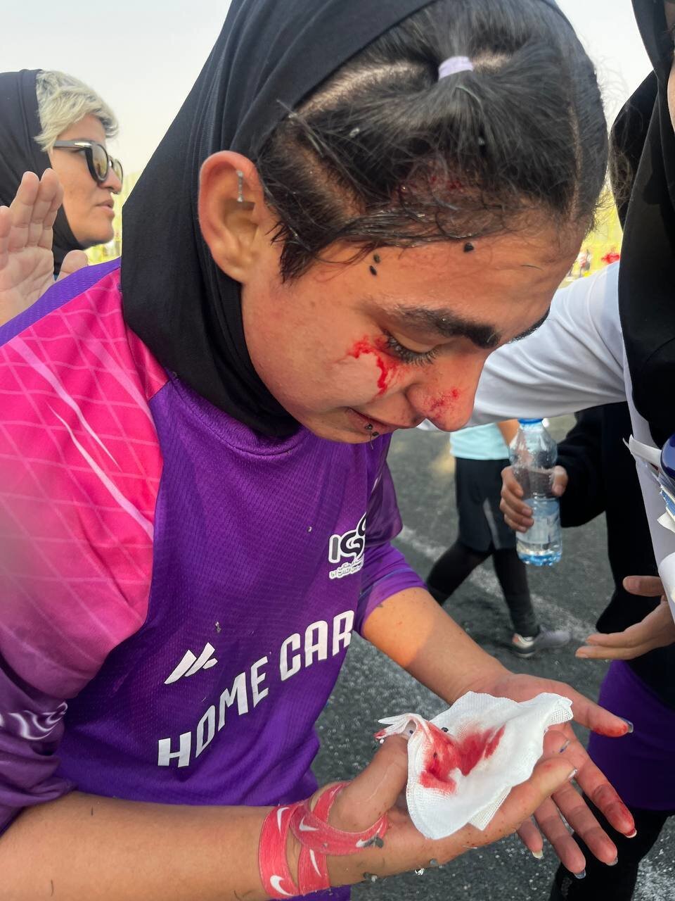 گام‌های بزرگ فوتبال زنان روی زیرساخت‌های ضعیف/ مثل آقایان عقب نمانند!