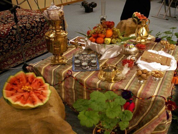 طعم و نغمهی یلدا در آذربایجان شرقی؛ از رنگ سرخ انار تا نوای عاشیقها