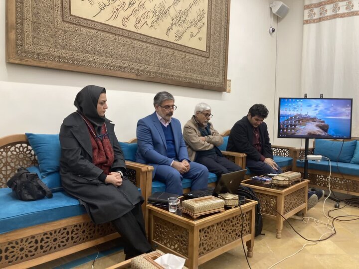 تحلیل رمانهای نوجوان محمدرضاآریانفر در اصفهان؛نگاه به بلوغ،جنگ وفرهنگ