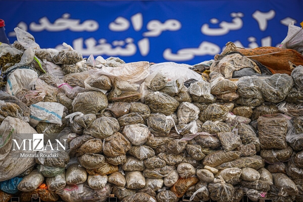 کشف یک و نیم تن انواع مواد مخدر و دستگیری ۴۲ قاچاقچی در تهران