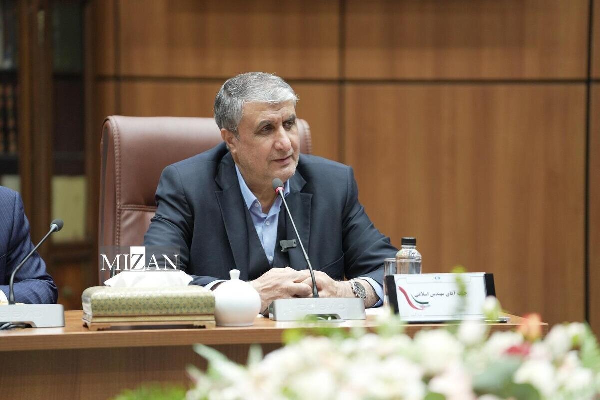 اسلامی: تولید ۲۰ هزار مگاوات برق هسته‌ای در افق ۱۴۲۰ را در دستور کار داریم