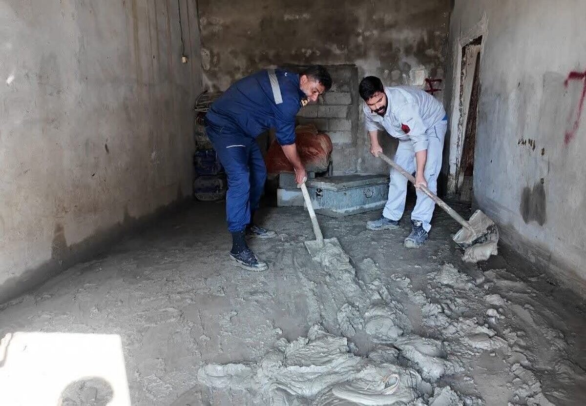 امدادرسانی نیروی دریایی ارتش به سیل‌زدگان بندر جاسک