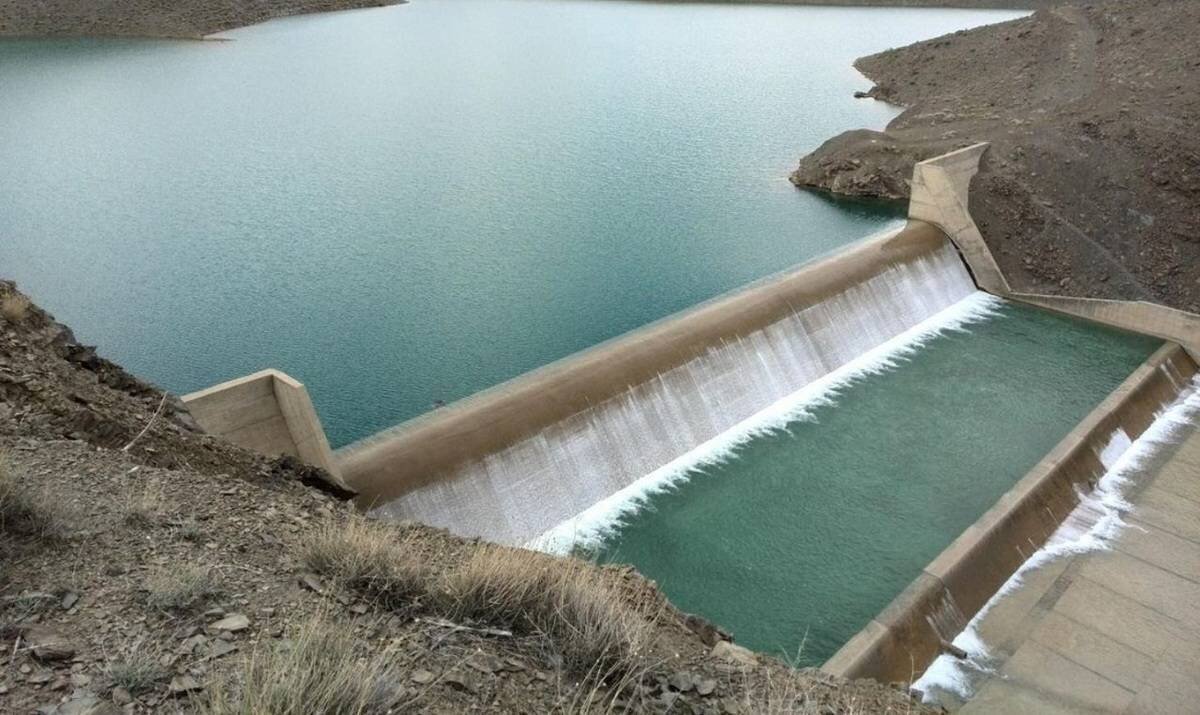 سرریز شدن سدهای شهرستان خنج در بارندگی اخیر