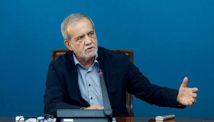 کیهان: زاویه‌دارها عبور از پزشکیان را کلید زدند