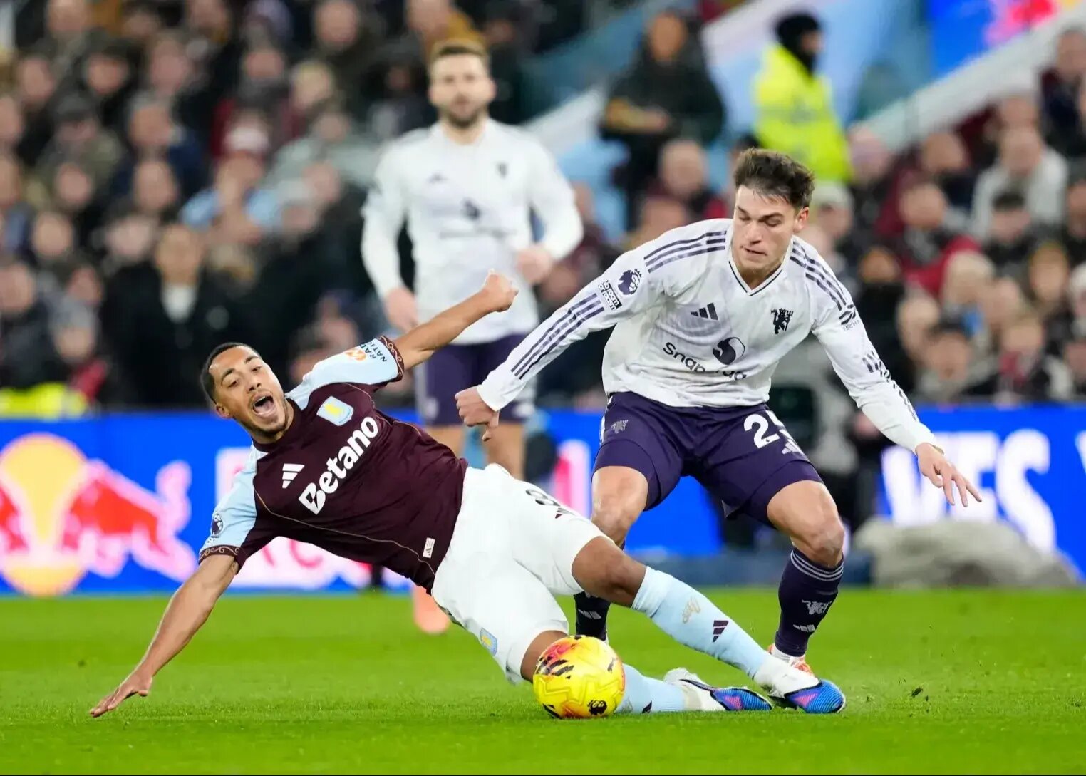 ضربه نهایی بازیکن نفرین شده به منچستر