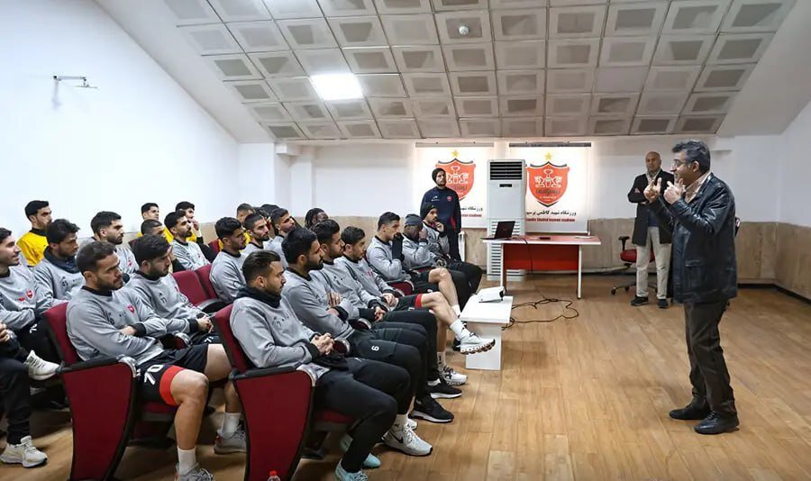 بازیکنان پرسپولیس در کلاس داوری و پزشکی