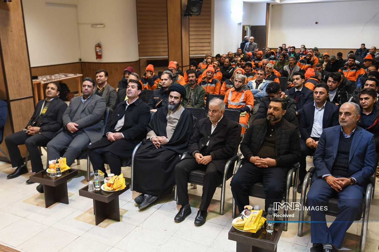 جشن یلدای پاکبانان منطقه ۱۲ شهرداری اصفهان