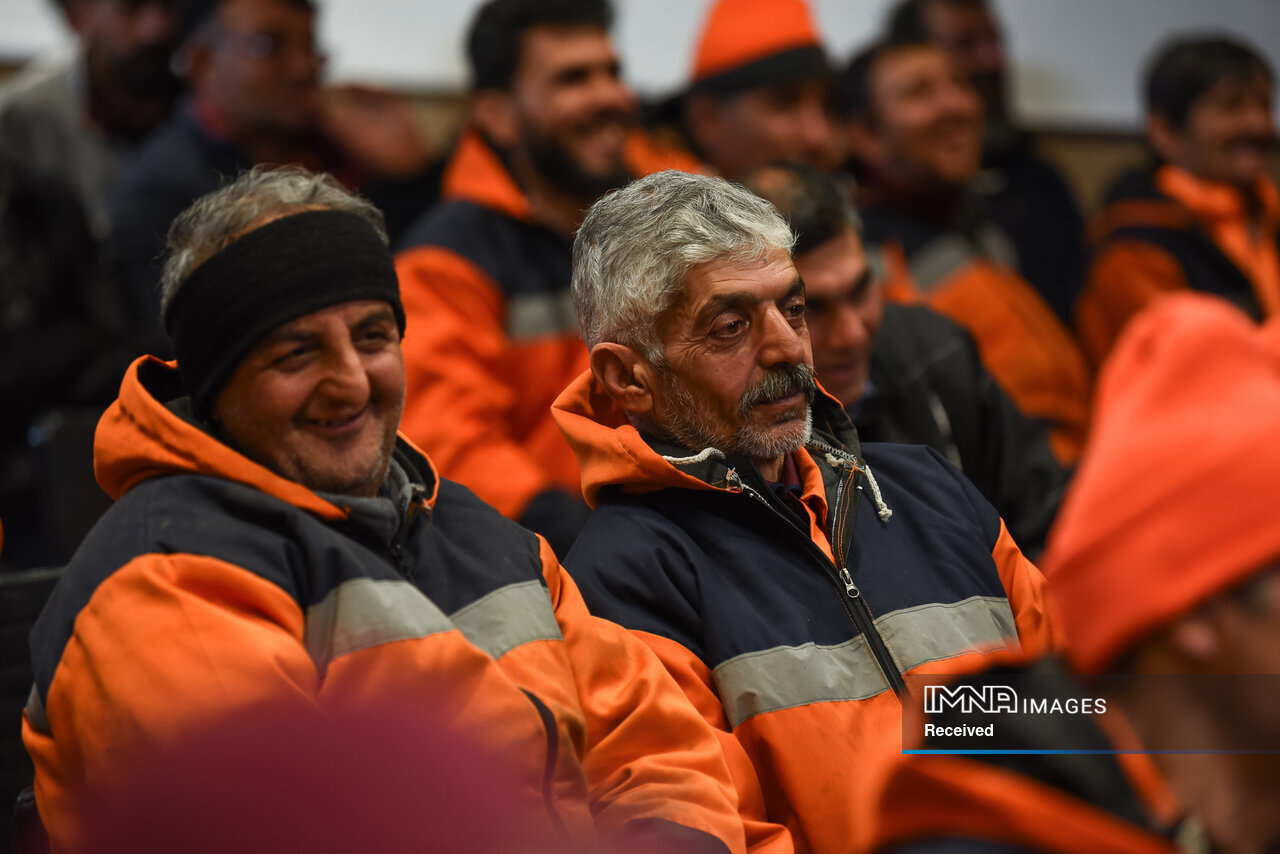 جشن یلدای پاکبانان منطقه ۱۲ شهرداری اصفهان