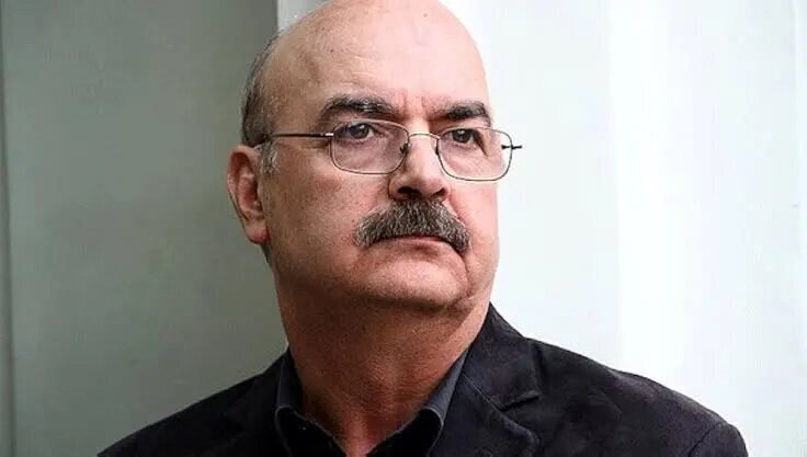 بوی سیگار خاص ایرج طهماسب در استودیوی تلویزیونی!| ببینید