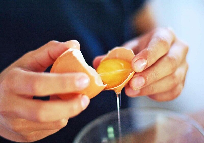معجزه پوست تخم مرغ برای پوست و مو ؛ از کاهش چروک تا ضخیم شدن مو